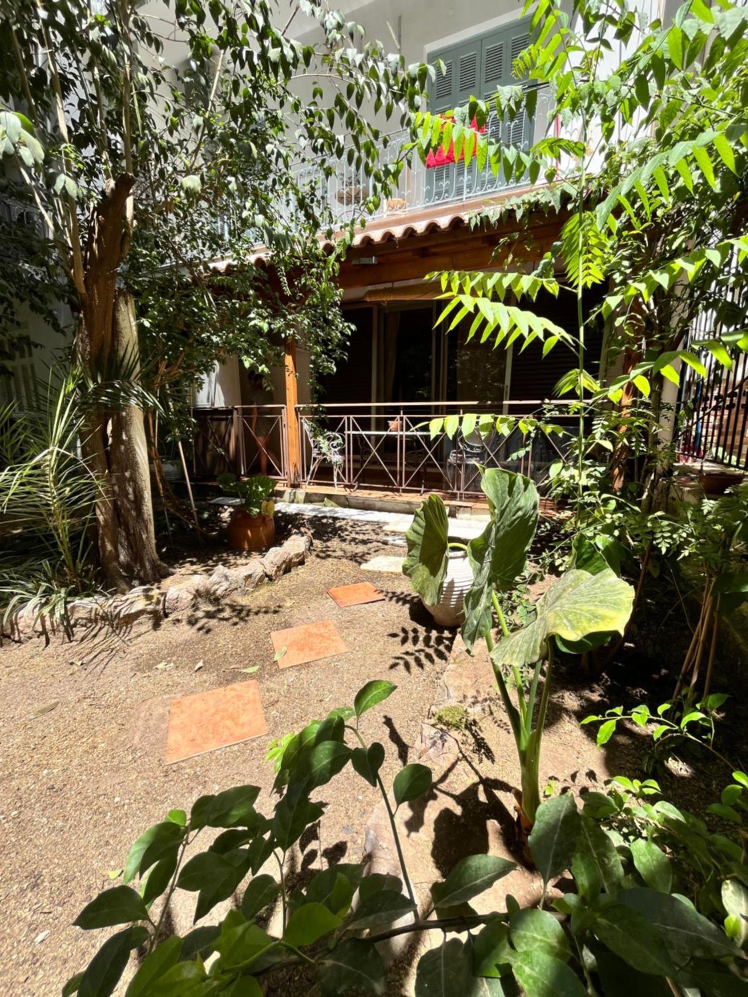 Quiet Apartment With Garden View In Kolonaki Atene Esterno foto