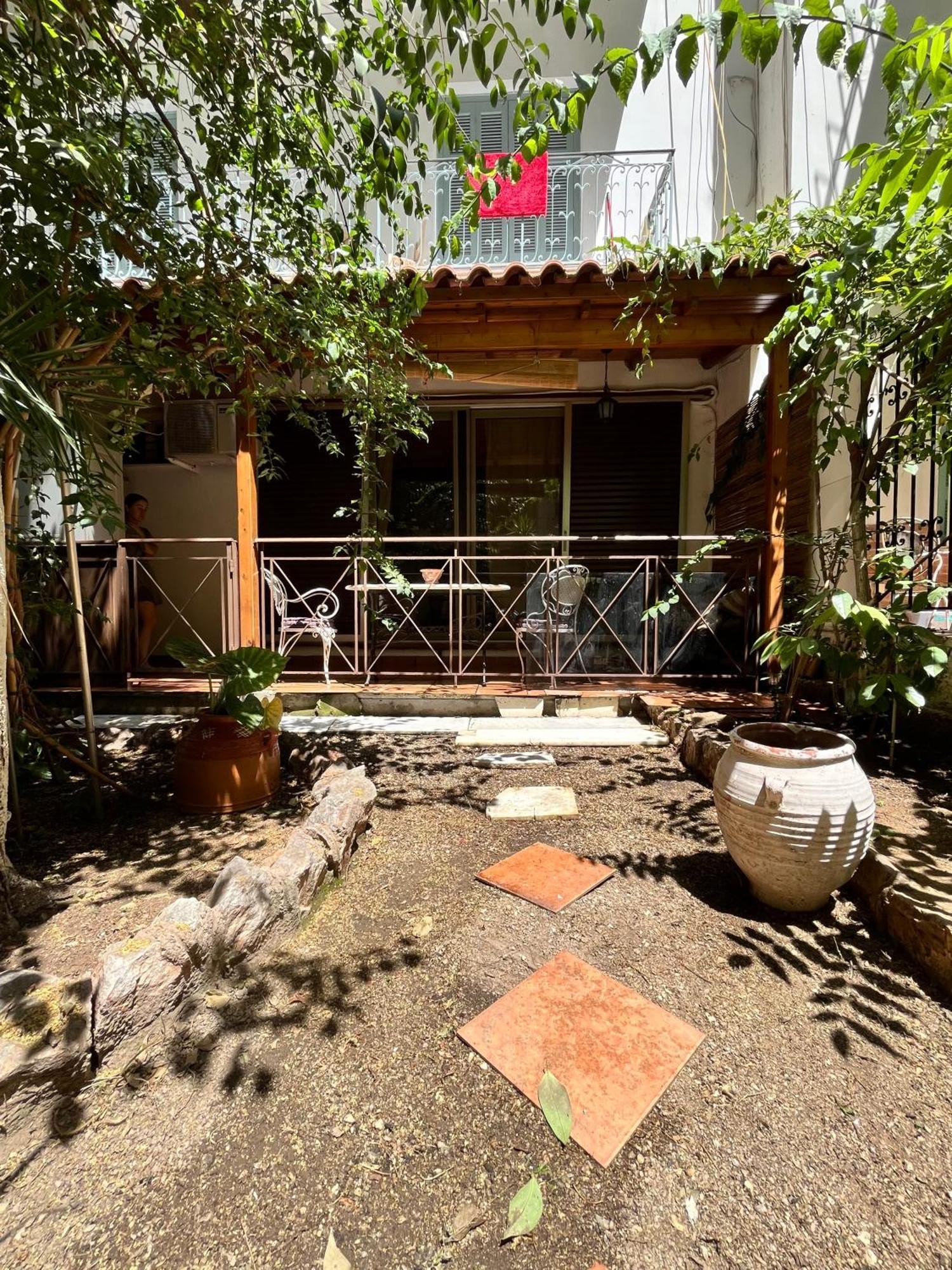 Quiet Apartment With Garden View In Kolonaki Atene Esterno foto
