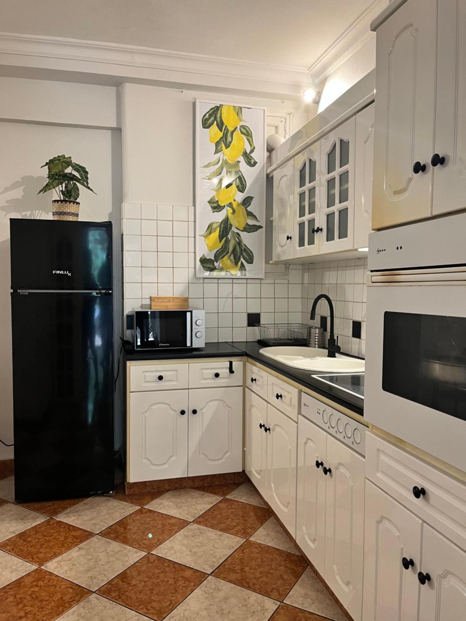 Quiet Apartment With Garden View In Kolonaki Atene Esterno foto