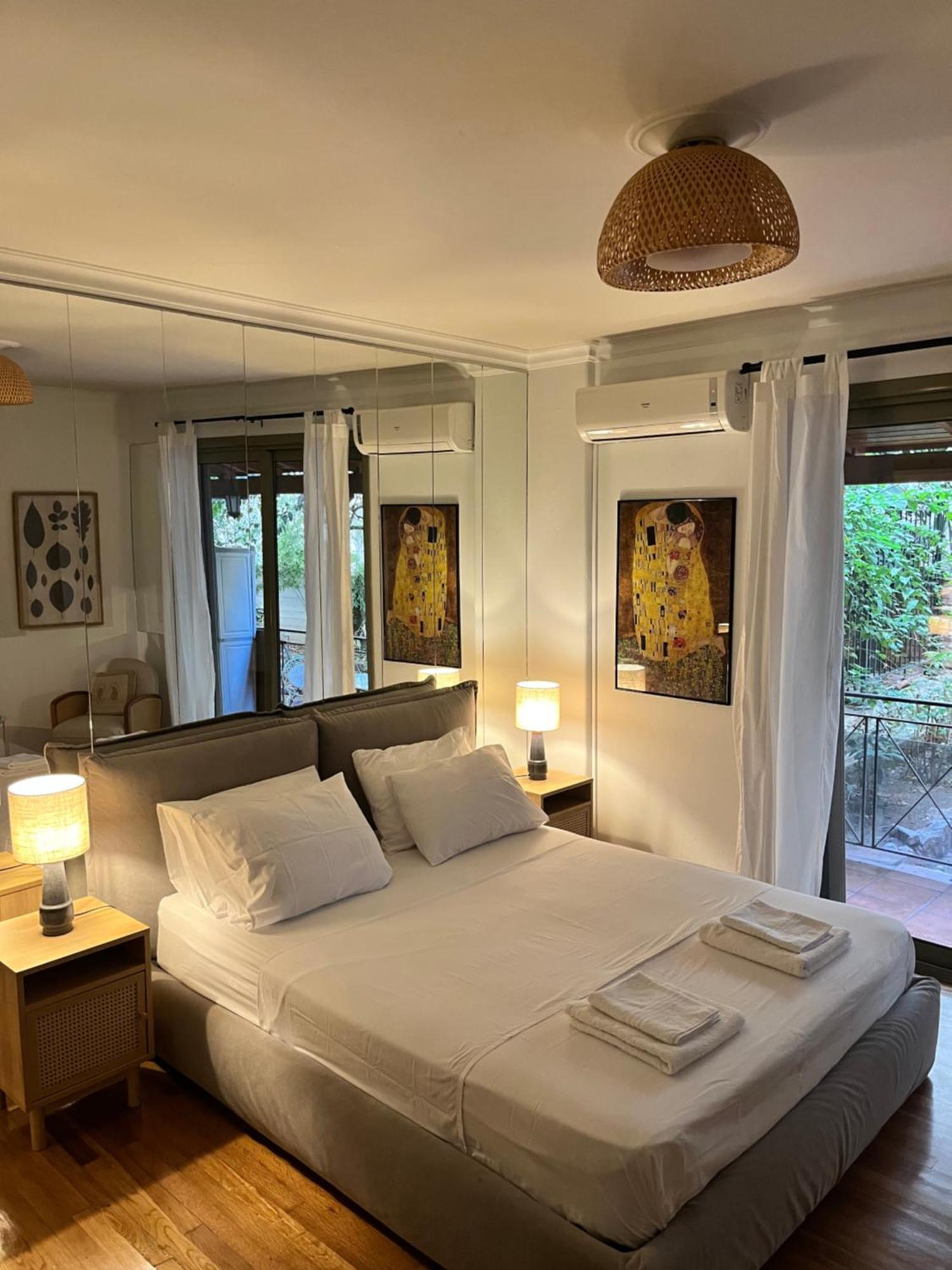 Quiet Apartment With Garden View In Kolonaki Atene Esterno foto